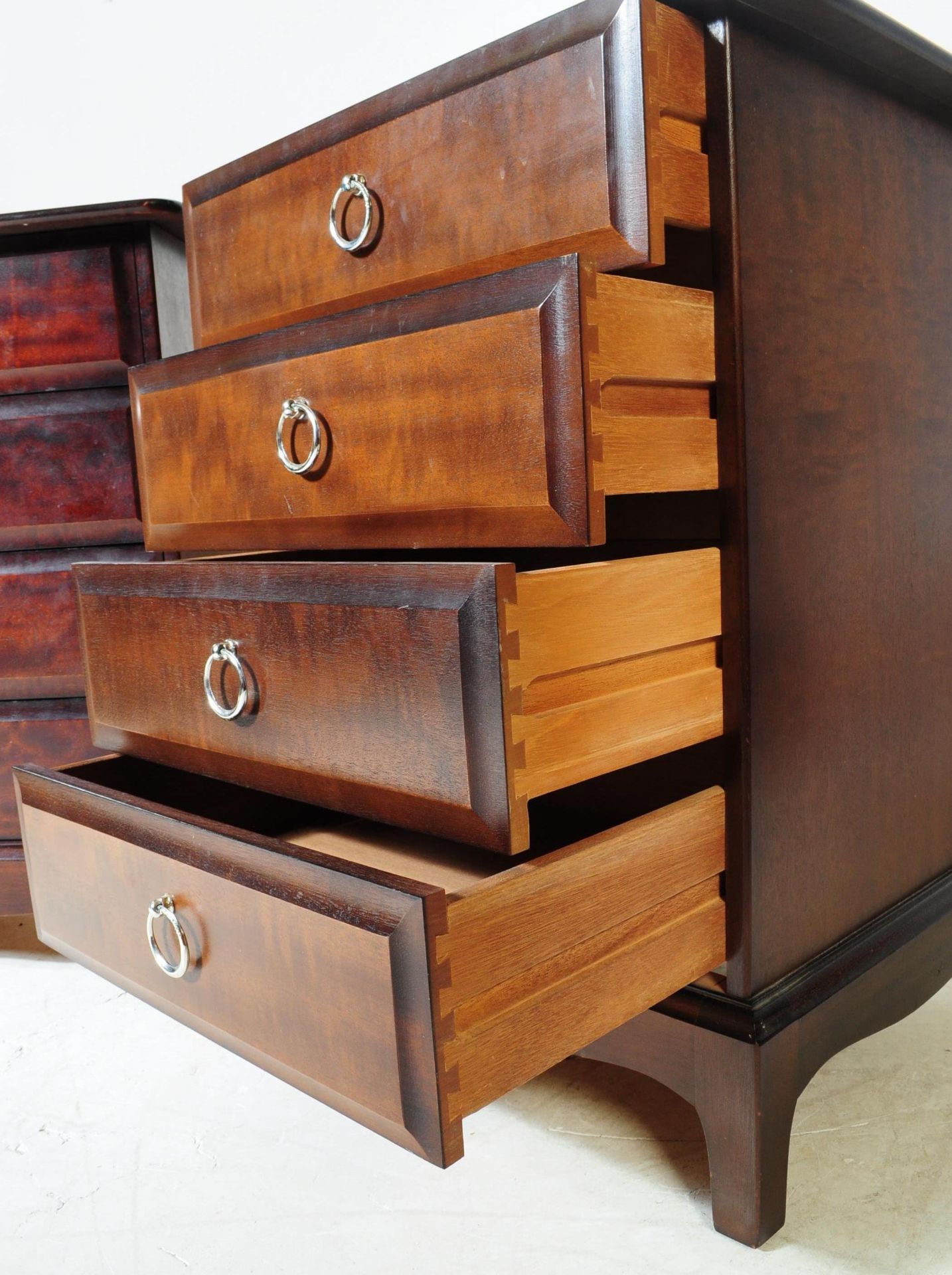 STAG FURNITURE MINSTREL PAIR OF BEDSIDE CHESTS OF DRAWERS - Bild 5 aus 9