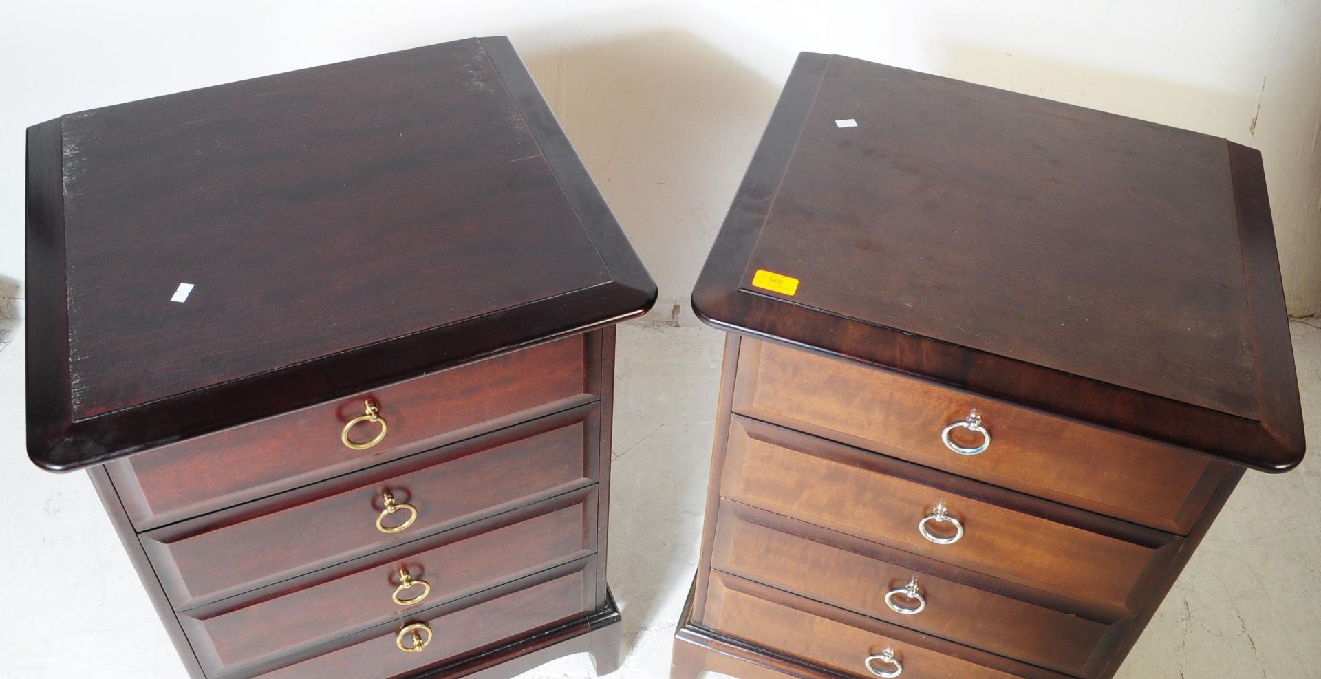 STAG FURNITURE MINSTREL PAIR OF BEDSIDE CHESTS OF DRAWERS - Bild 2 aus 9