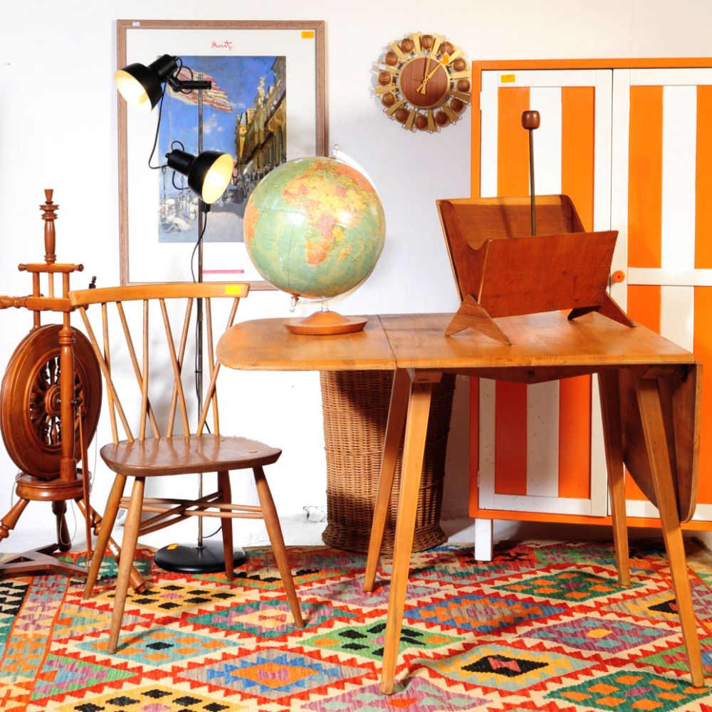 Antiques & Collectables - Furniture & Decorative Interiors