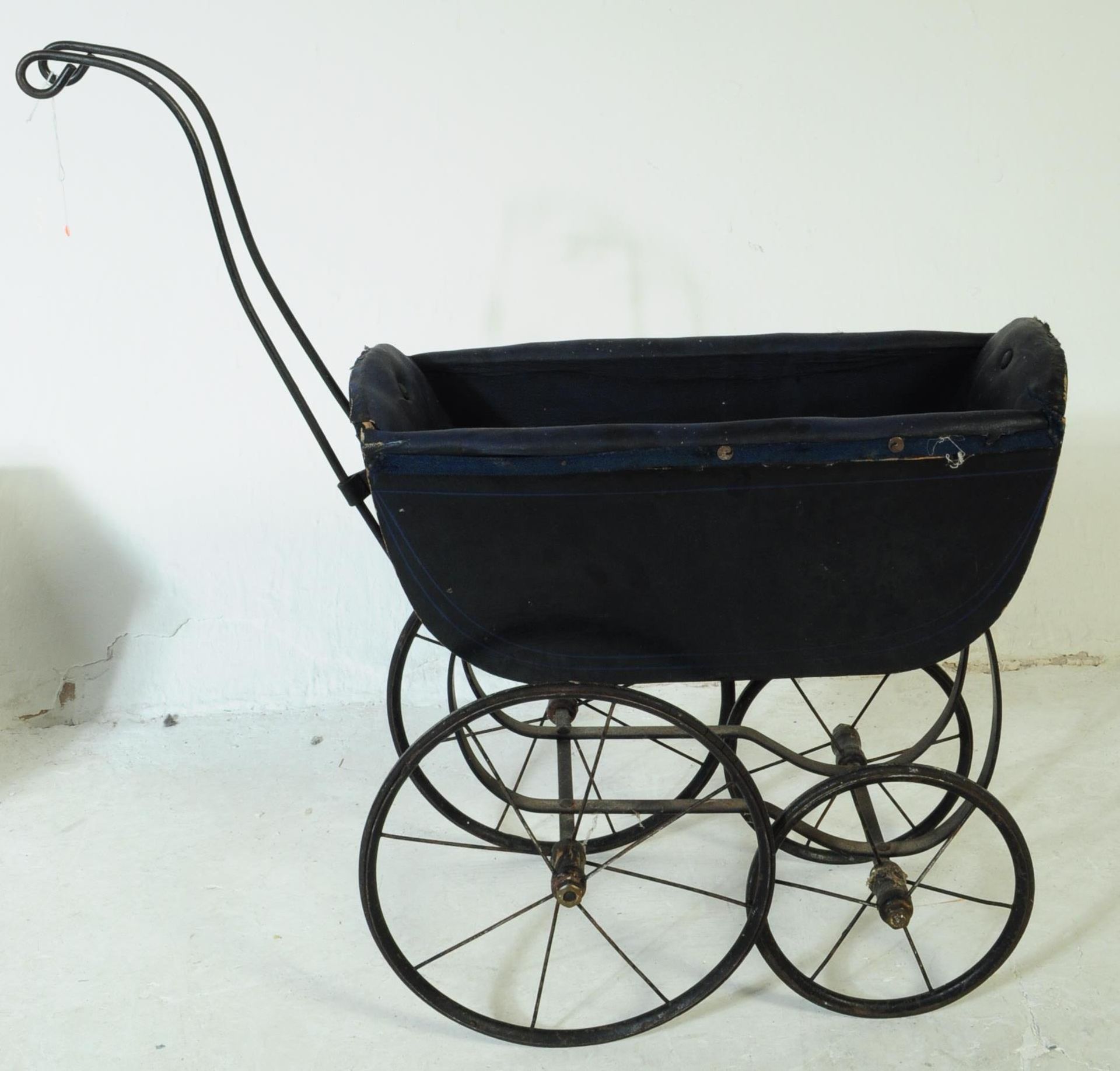 TWO 19TH CENTURY VICTORIAN DOLLS PRAMS - Bild 5 aus 11