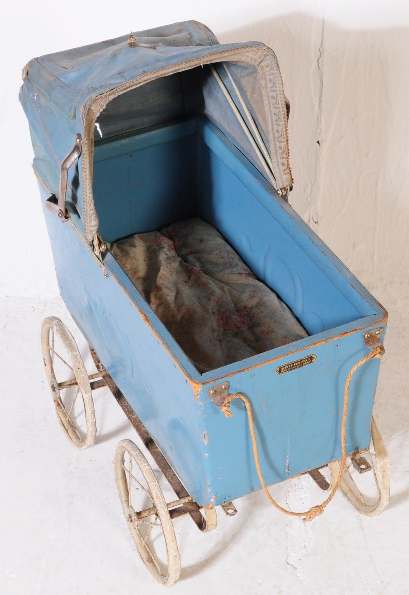 TWO 19TH CENTURY VICTORIAN DOLLS PRAMS - Bild 8 aus 11