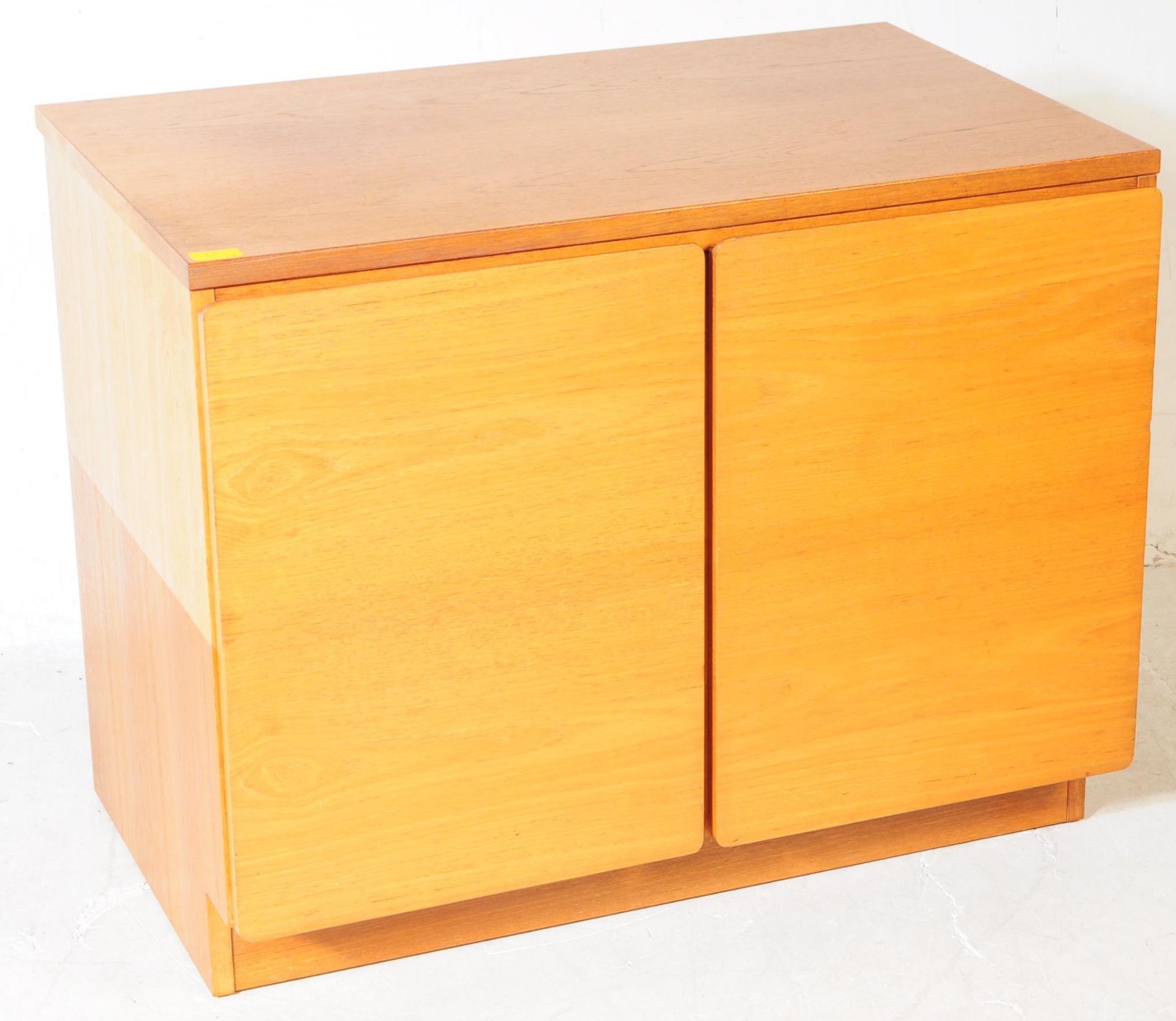 MID CENTURY CIRCA 1960S TEAK UNIT SIDEBOARD - Image 3 of 6