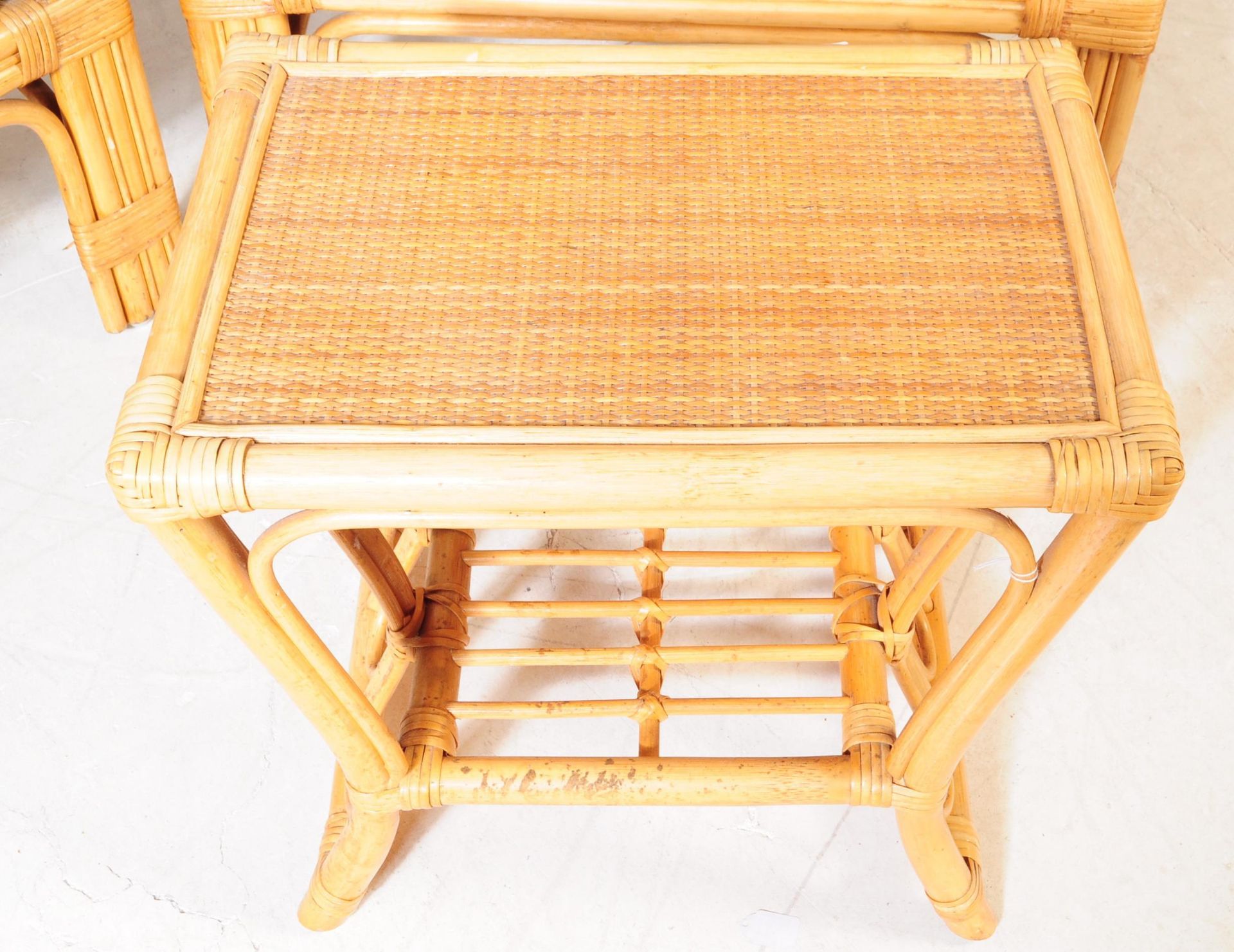 PAIR OF VINTAGE 1970S BAMBOO ARMCHAIRS & SIDE TABLE - Bild 7 aus 10