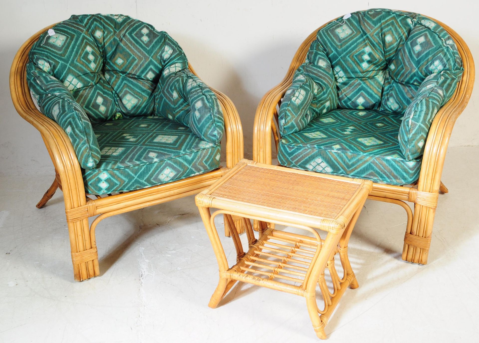 PAIR OF VINTAGE 1970S BAMBOO ARMCHAIRS & SIDE TABLE - Bild 2 aus 10