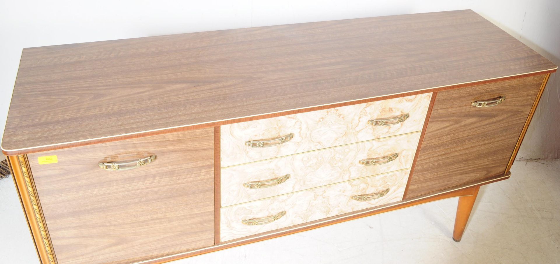 ITALIAN MANNER FORMICA VENEER COCKTAIL SIDEBOARD CREDENZA - Bild 2 aus 8