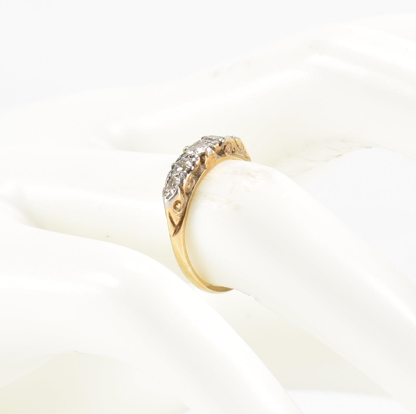 18CT GOLD & DIAMOND FIVE STONE RING - Image 8 of 12