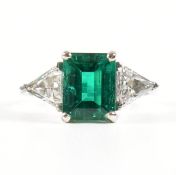 18CT WHITE GOLD COLOMBIAN EMERALD & DIAMOND RING