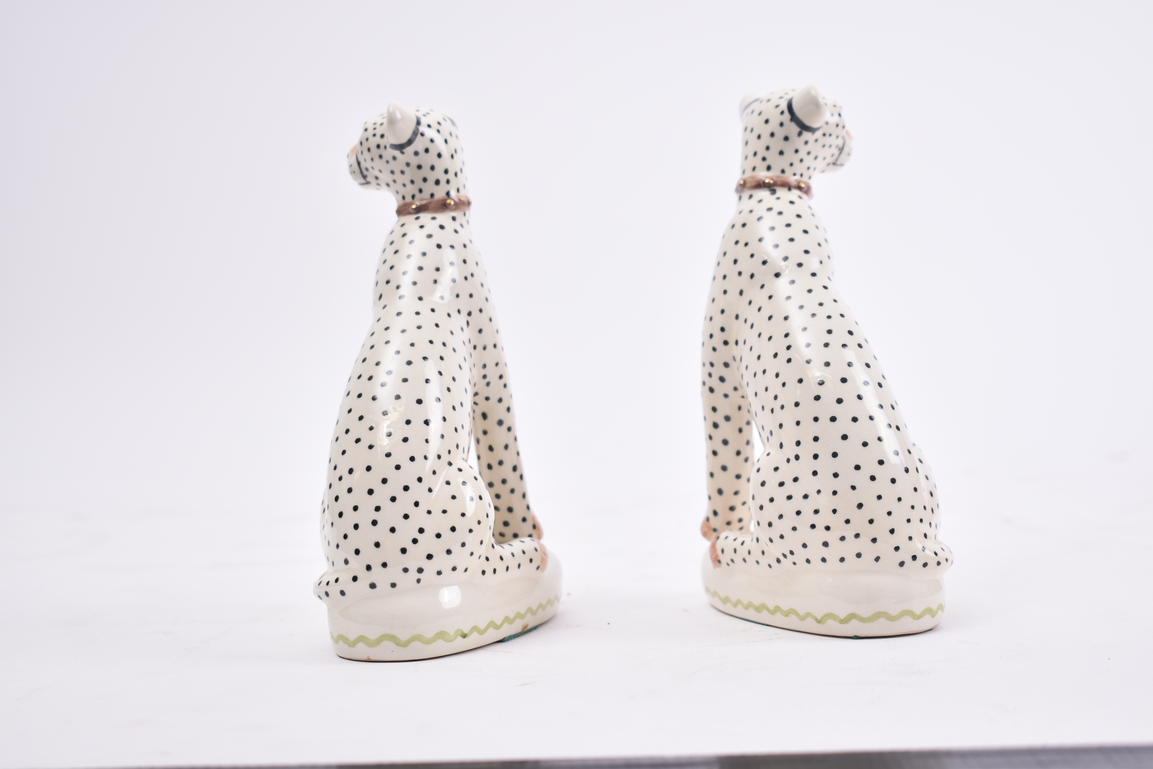 MIRANDA C. SMITH - PAIR CONTEMPORARY PORCELAIN LEOPARDS - Image 3 of 5