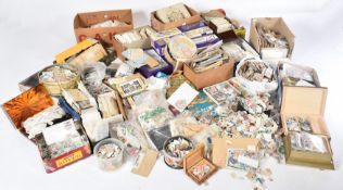 VERY LARGE COLLECTION OF LOOSE 20TH CENTURY STAMPS