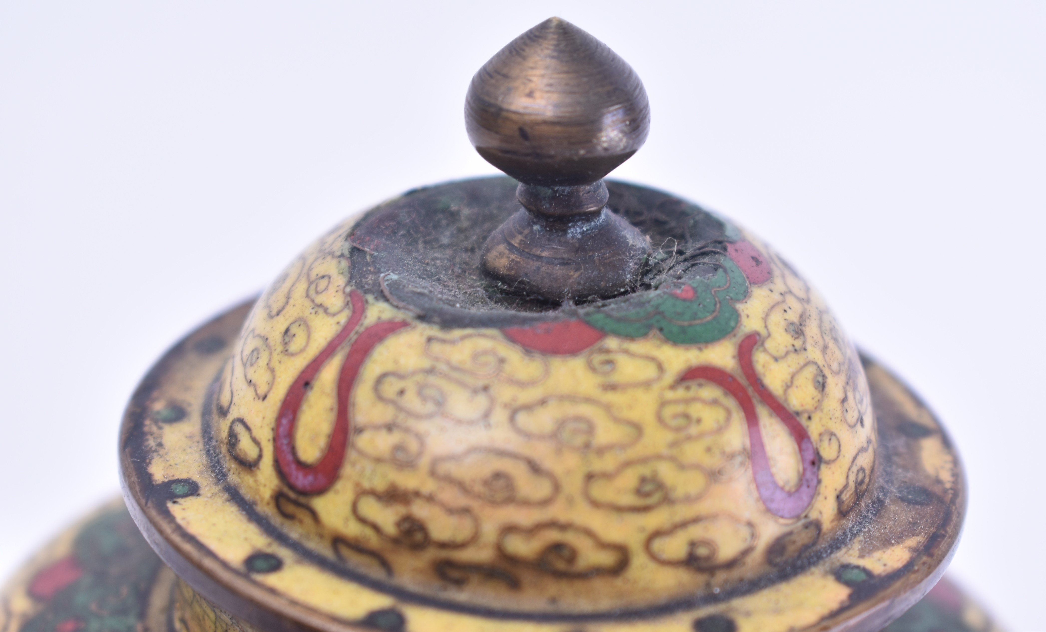 EARLY 20TH CENTURY CHINESE CLOISONNE LIDDED VASE - Image 5 of 6