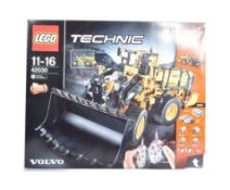 LEGO SET - TECHNIC - 42030 - REMOTE-CONTROLLED VOLVO L350F WHEEL LOADER