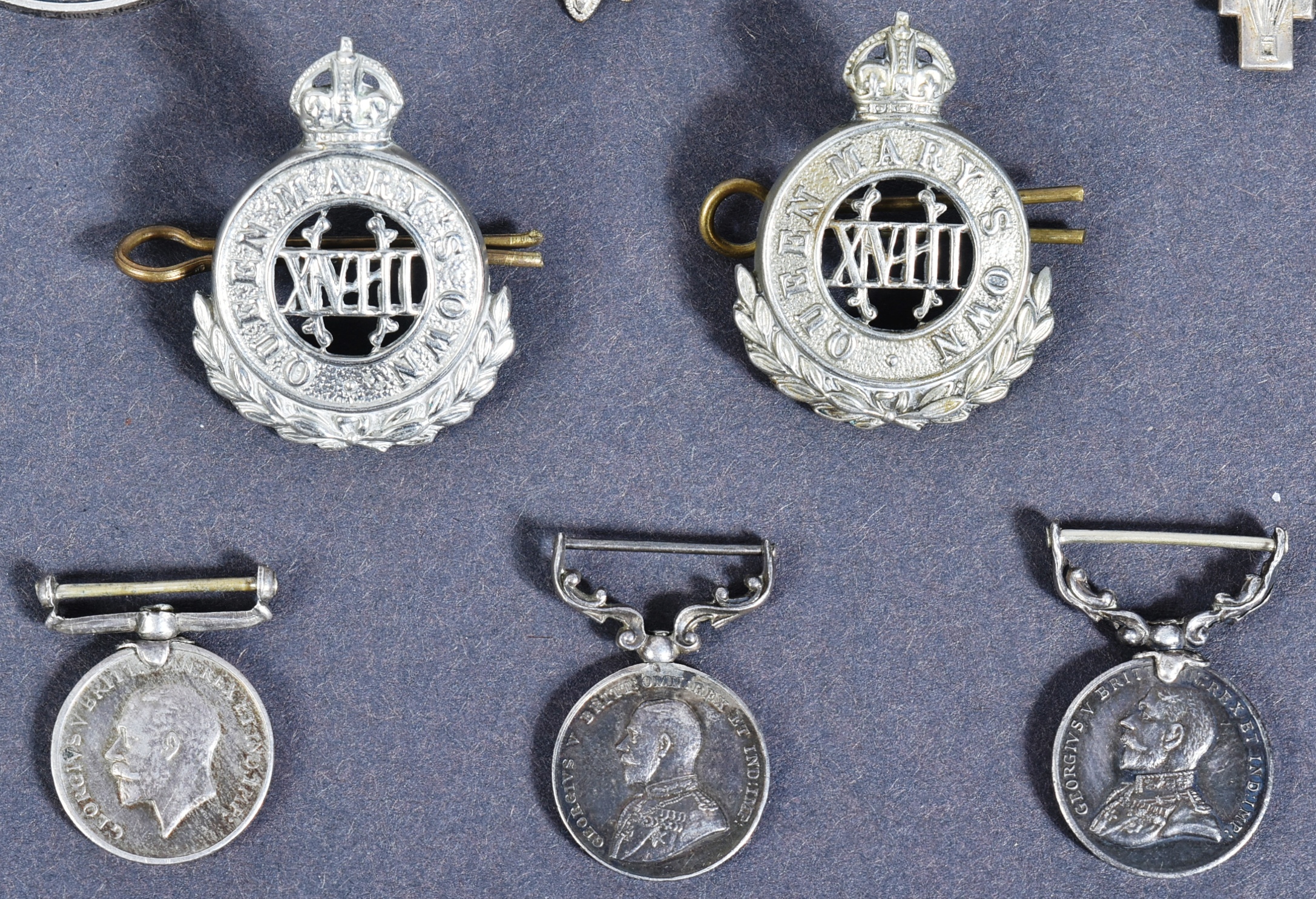 COLLECTION OF FIRST WORLD WAR MEDALS & ASSORTED CAP BADGES - Image 4 of 5