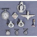 COLLECTION OF FIRST WORLD WAR MEDALS & ASSORTED CAP BADGES