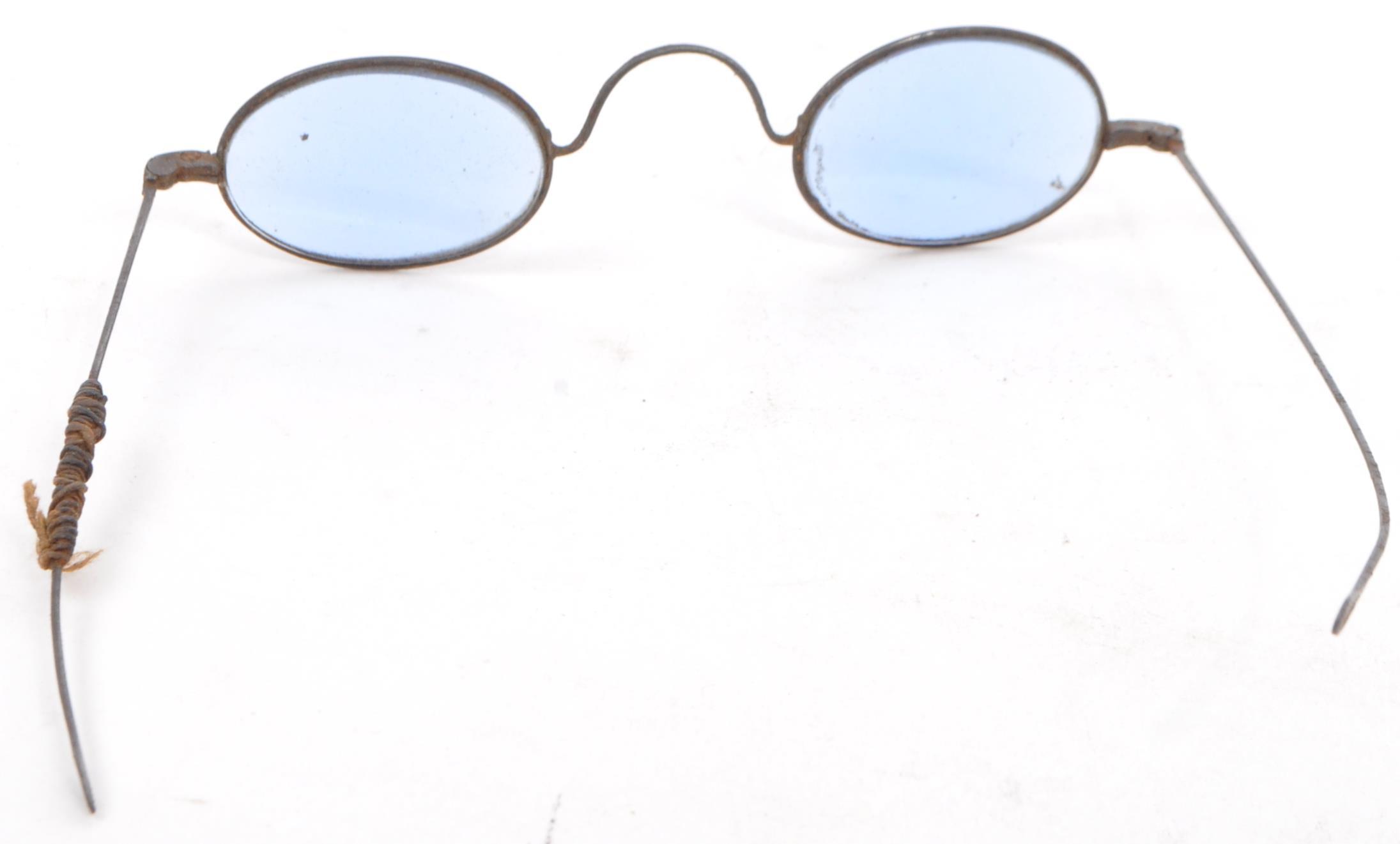 PAIR OF 19TH CENTURY BLUE LENS READING SPECTACLES - Image 4 of 5