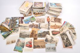 COLLECTION OF 800 EARLY TO MID CENTURY WORLDWIDE POSTCARDS