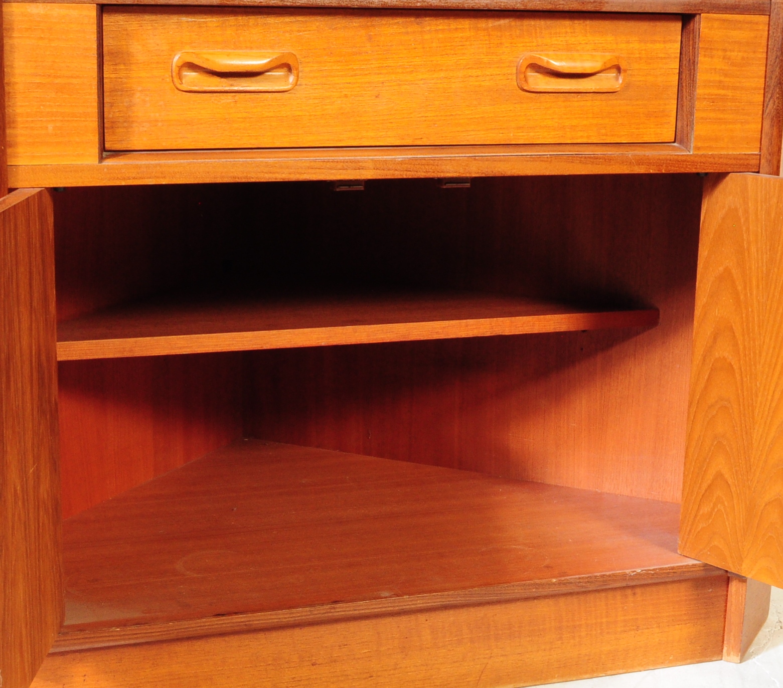 BRITISH MODERN DESIGN - MID CENTURY TEAK BOOKCASE - Image 12 of 14