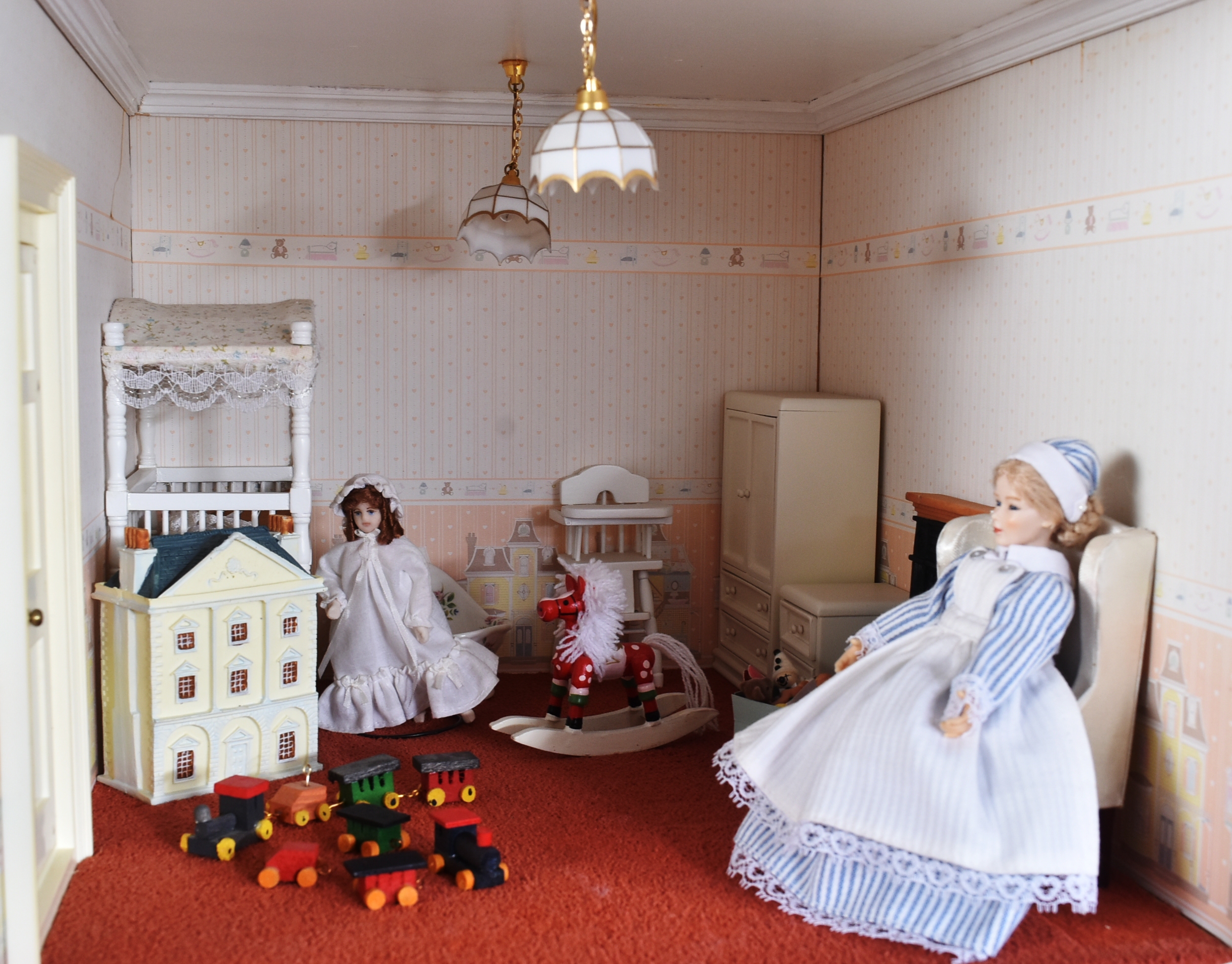 DOLL'S HOUSE - LARGE FOUR STOREY VICTORIAN TOWN HOUSE - Image 8 of 11