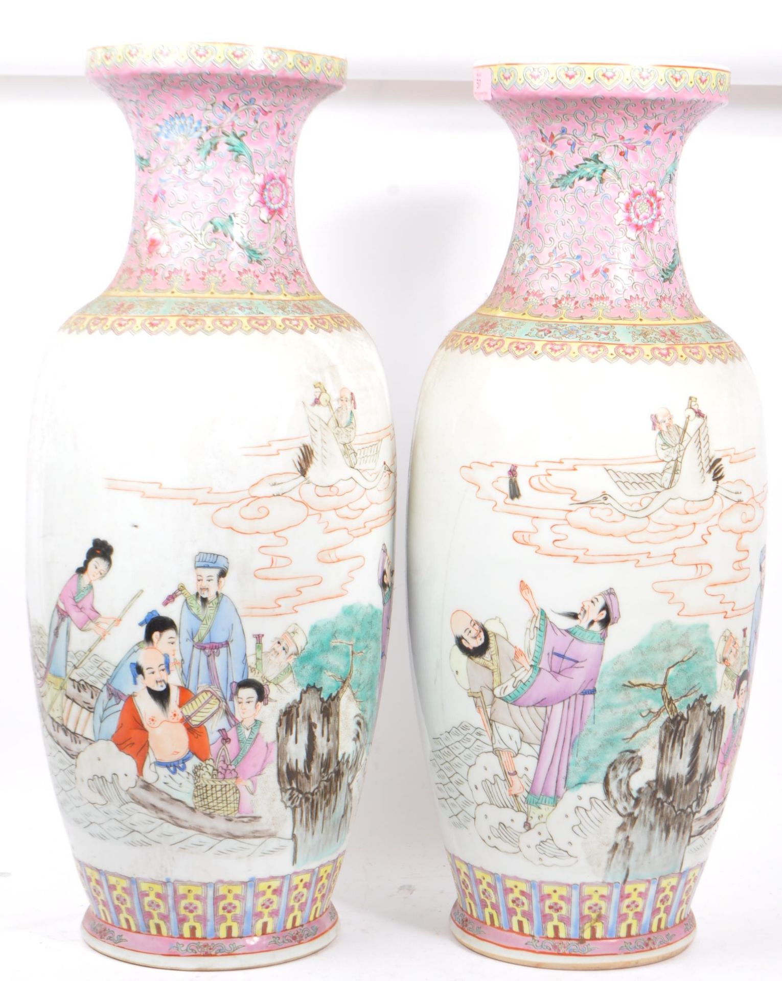PAIR OF EARLY 20TH CENTURY CHINESE FAMILLE ROSE VASES
