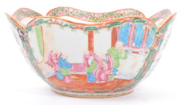 19TH CENTURY CHINESE CANTONESE HAND PAINTED BOWL