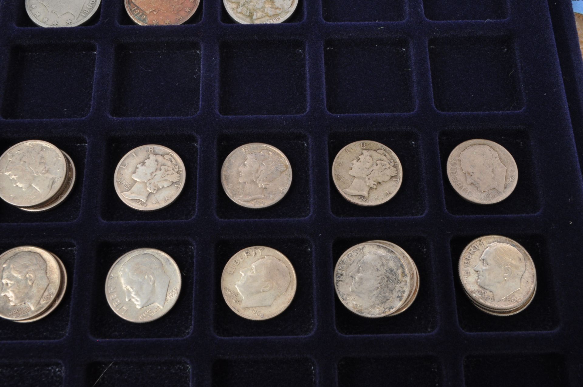 LARGE COLLECTION OF LATE 19TH & 20TH CENTURY SILVER USA COINS - Image 6 of 11