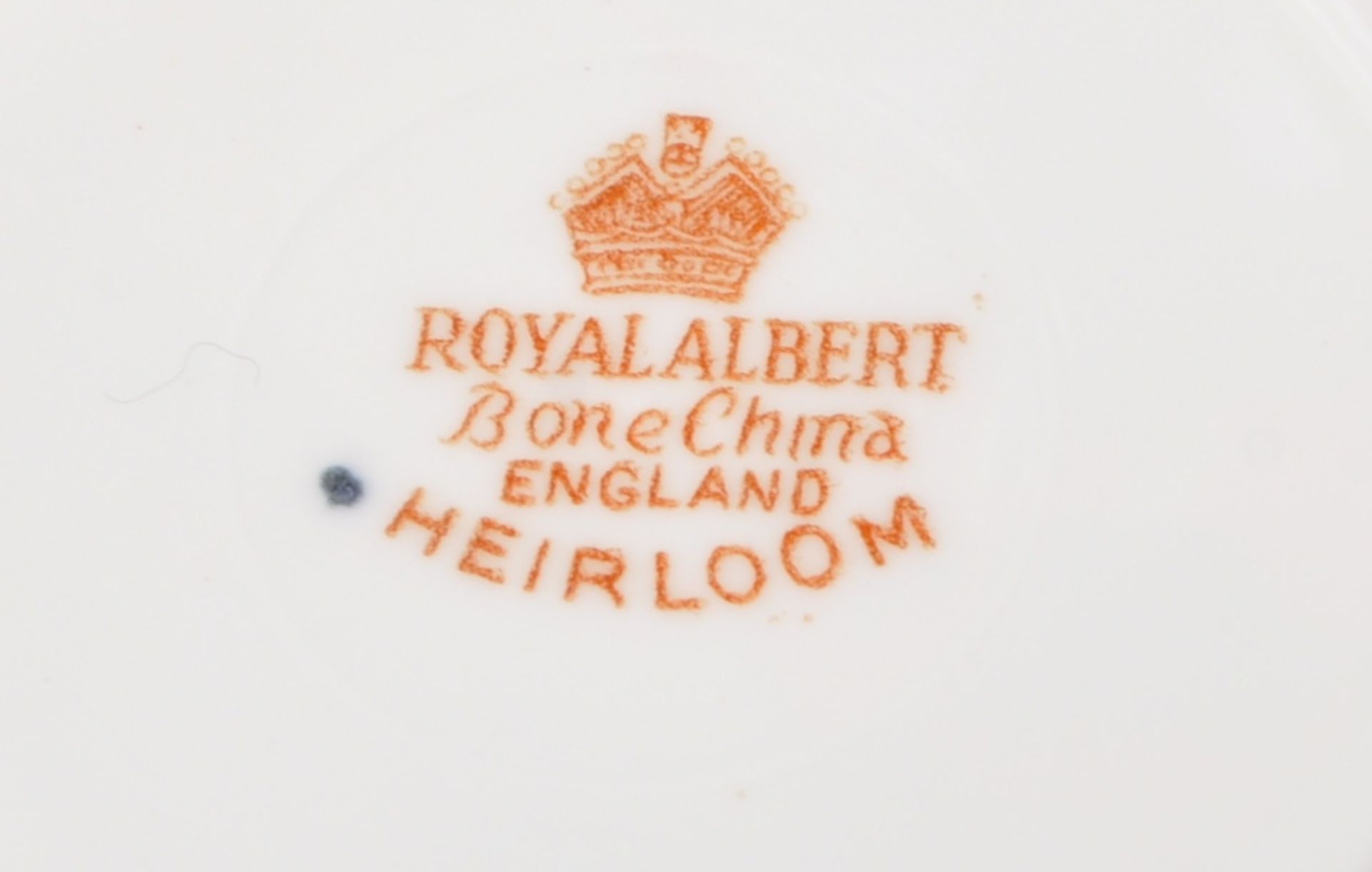 ROYAL ALBERT FINE BONE CHINA TEA SET IN HEIRLOOM PATTERN - Bild 6 aus 6