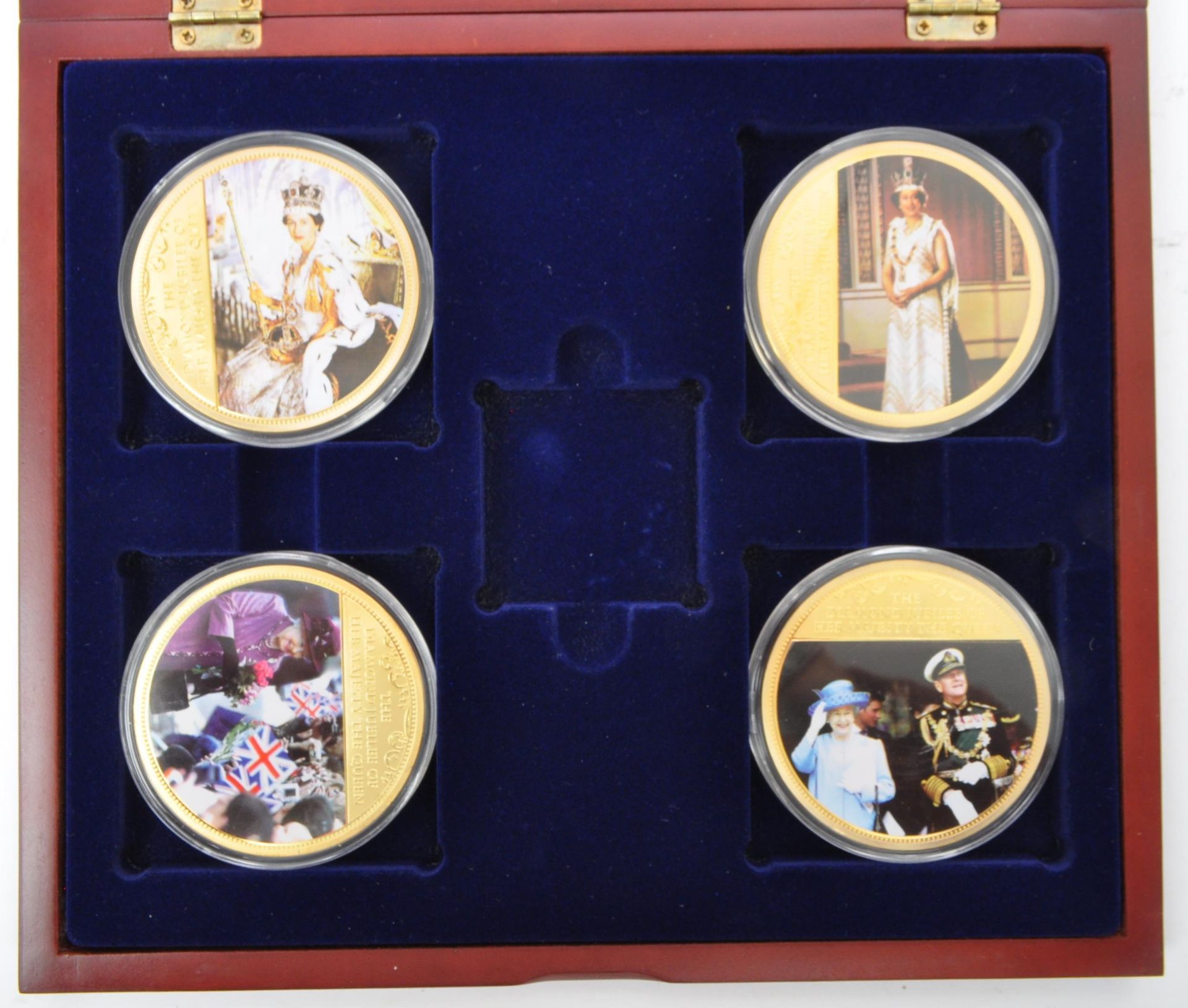 THE QUEEN DIAMOND JUBILEE GIFT PACK OF COMMEMORATIVE COINS