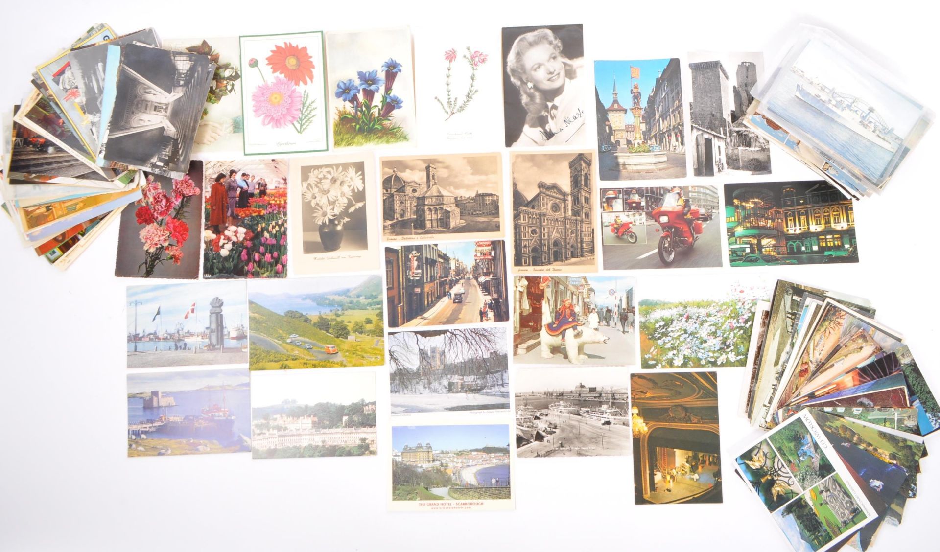 COLLECTION OF MID 20TH CENTURY UK & FOREIGN POSTCARDS