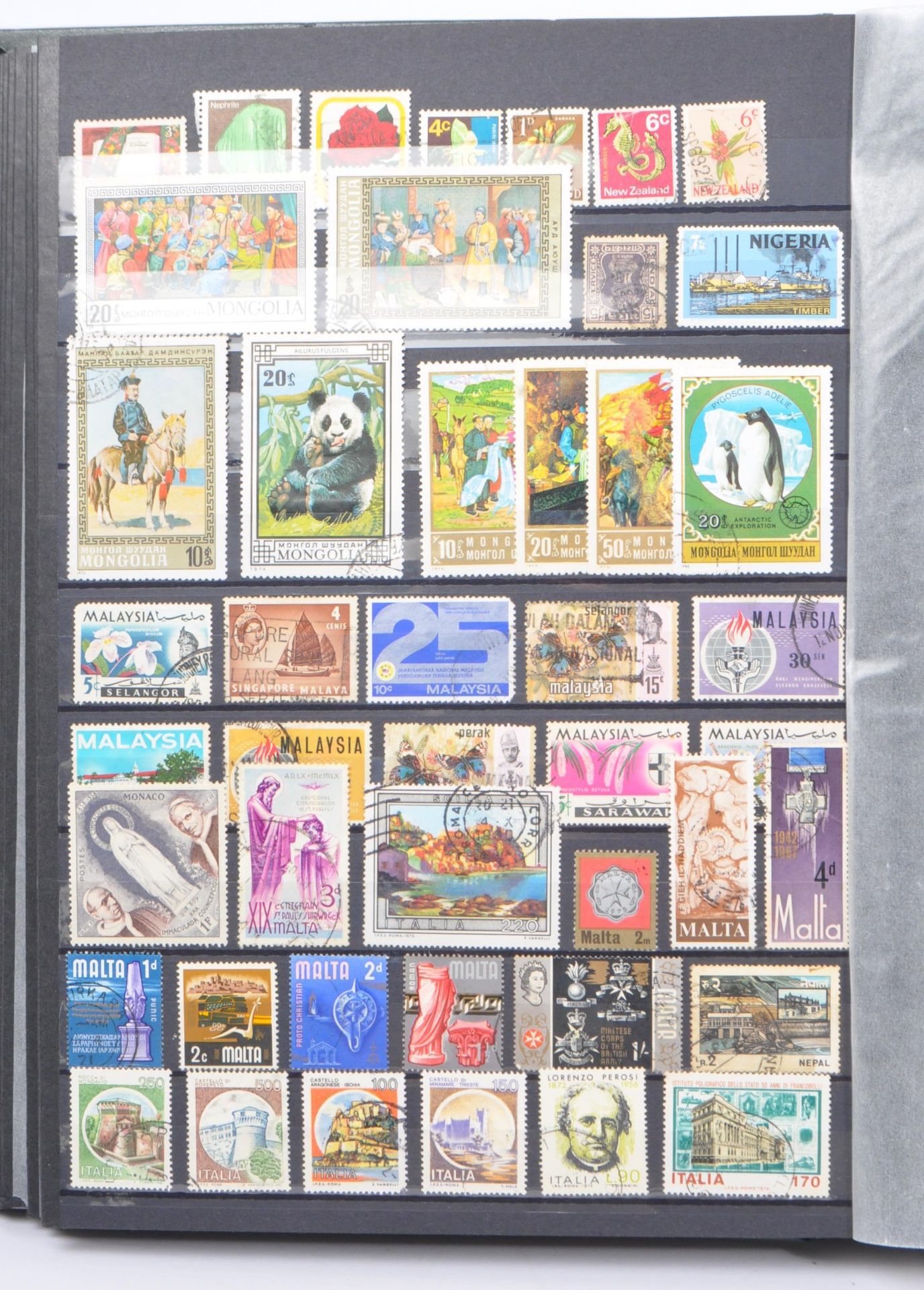 COLLECTION OF FOREIGN FRANKED UNCIRCULATED POSTAGE STAMPS - Image 2 of 10