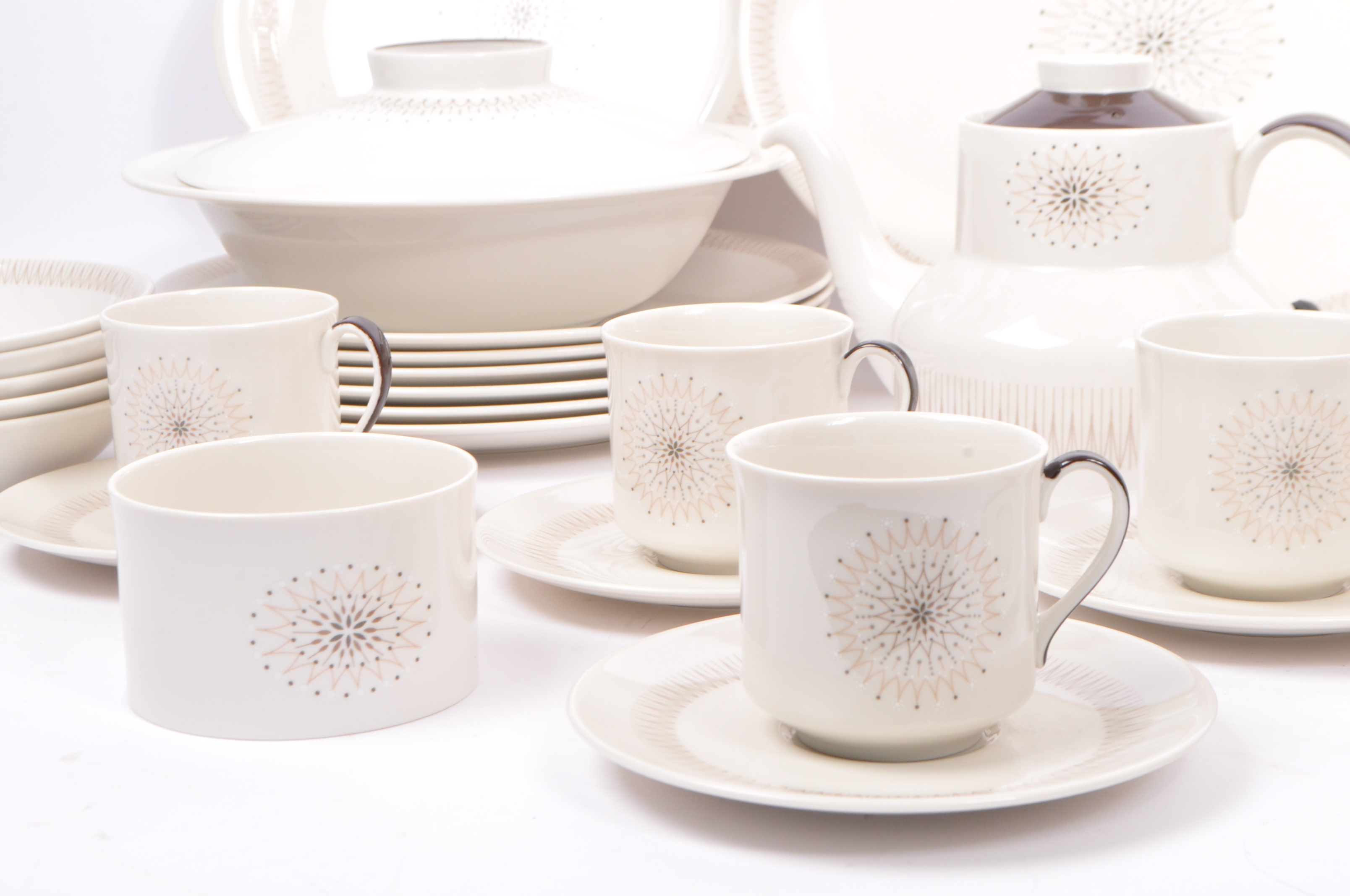 VINTAGE ROYAL DOULTON MORNING STAR TEA & DINNER SERVICE - Image 2 of 8