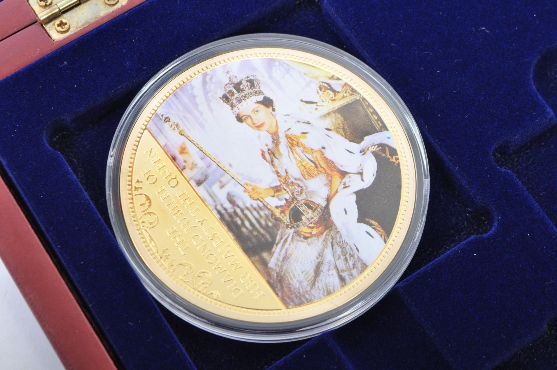 THE QUEEN DIAMOND JUBILEE GIFT PACK OF COMMEMORATIVE COINS - Image 2 of 6