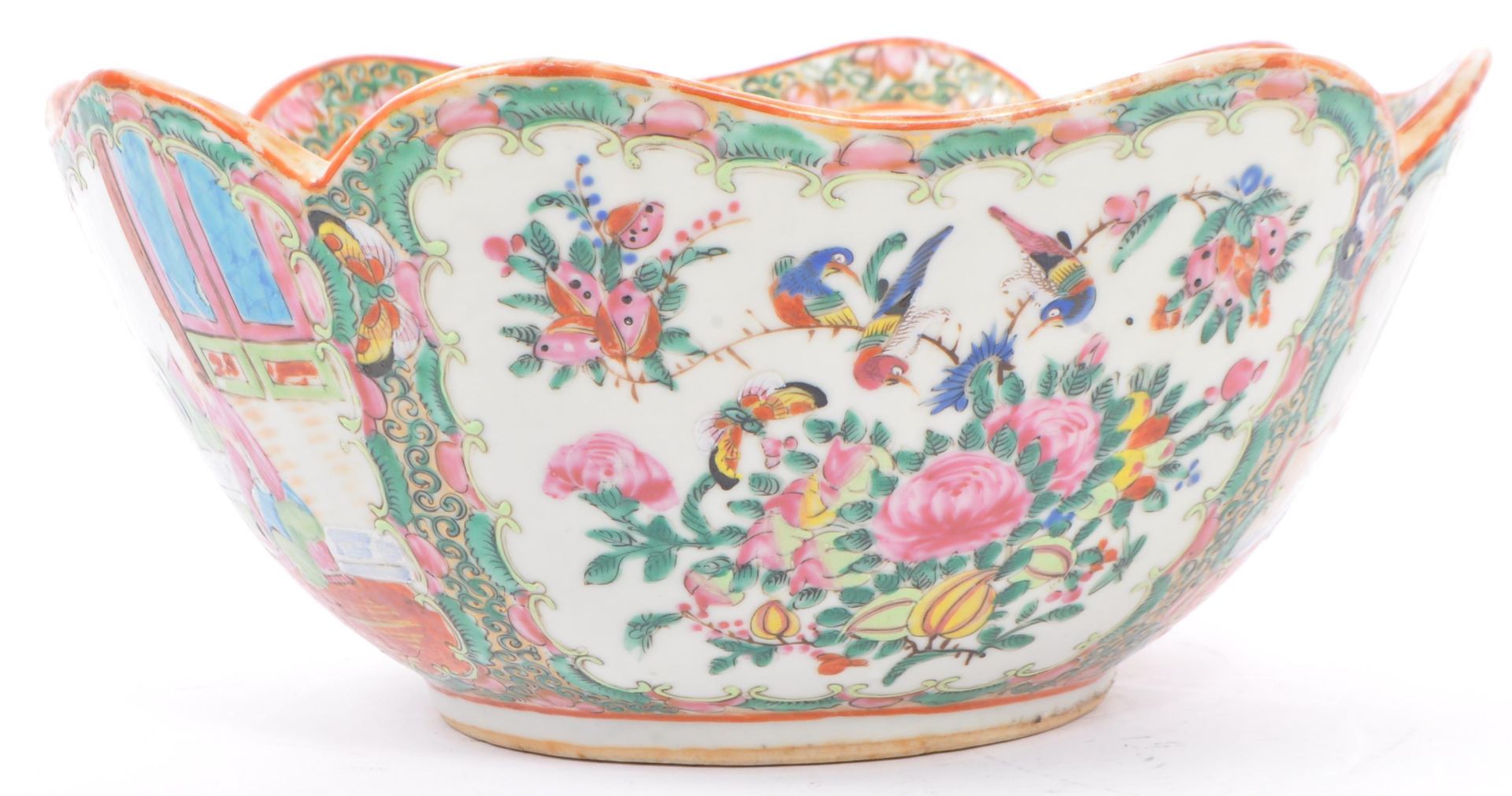 19TH CENTURY CHINESE CANTONESE HAND PAINTED BOWL - Image 4 of 7