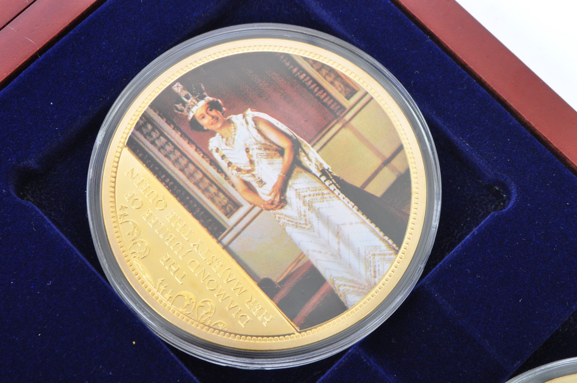 THE QUEEN DIAMOND JUBILEE GIFT PACK OF COMMEMORATIVE COINS - Image 4 of 6
