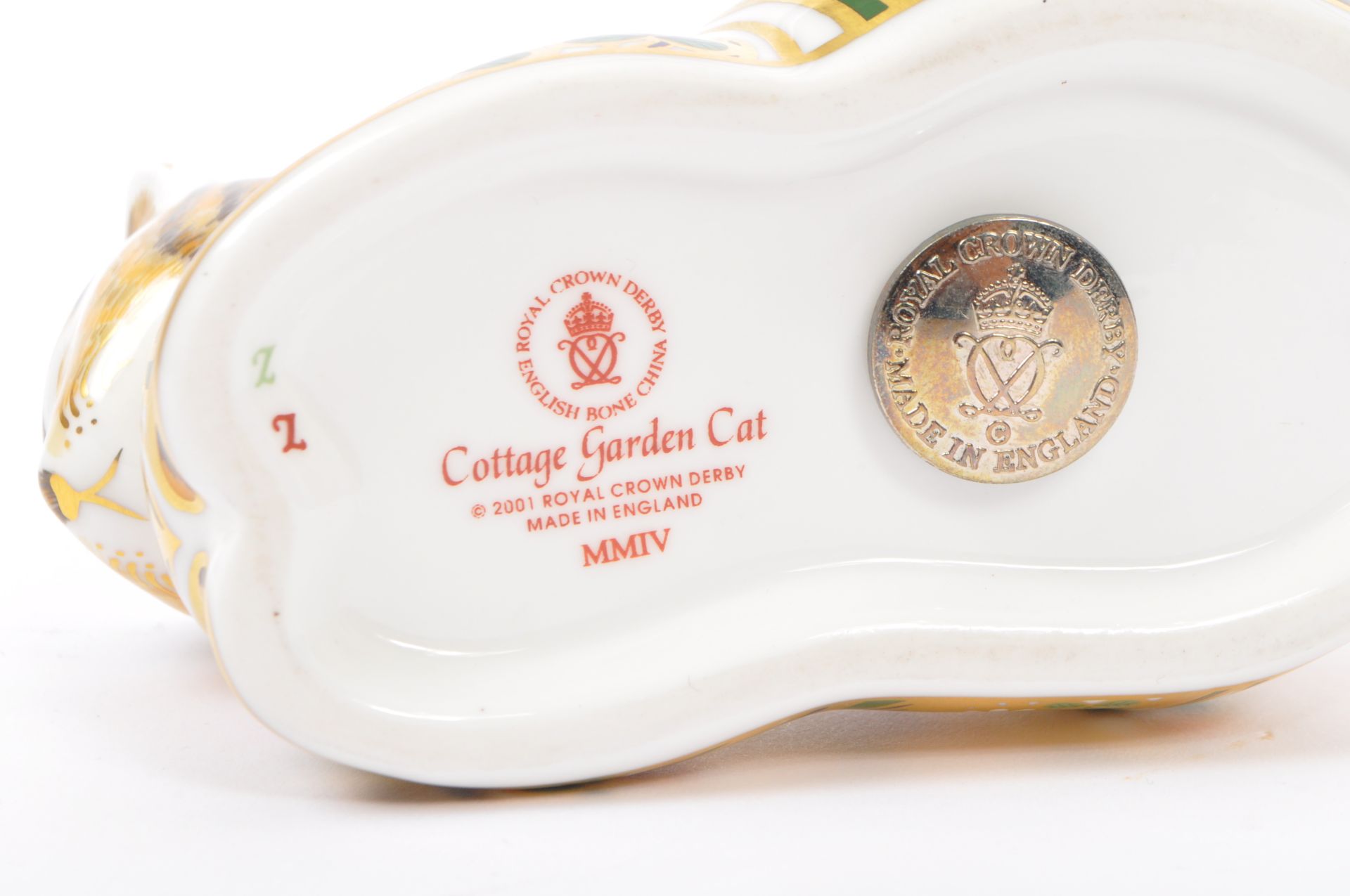 PORCELAIN COTTAGE GARDEN CAT FIGURINE BY ROYAL CROWN DERBY - Image 5 of 5