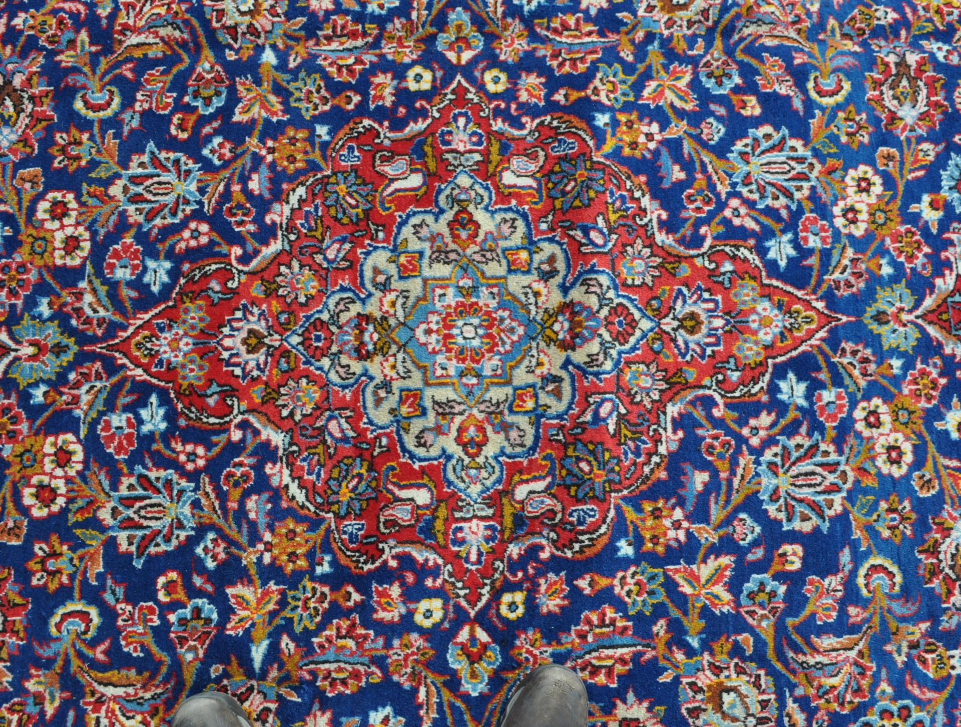 20TH CENTURY PERSIAN KASHAN CARPET - Image 6 of 6