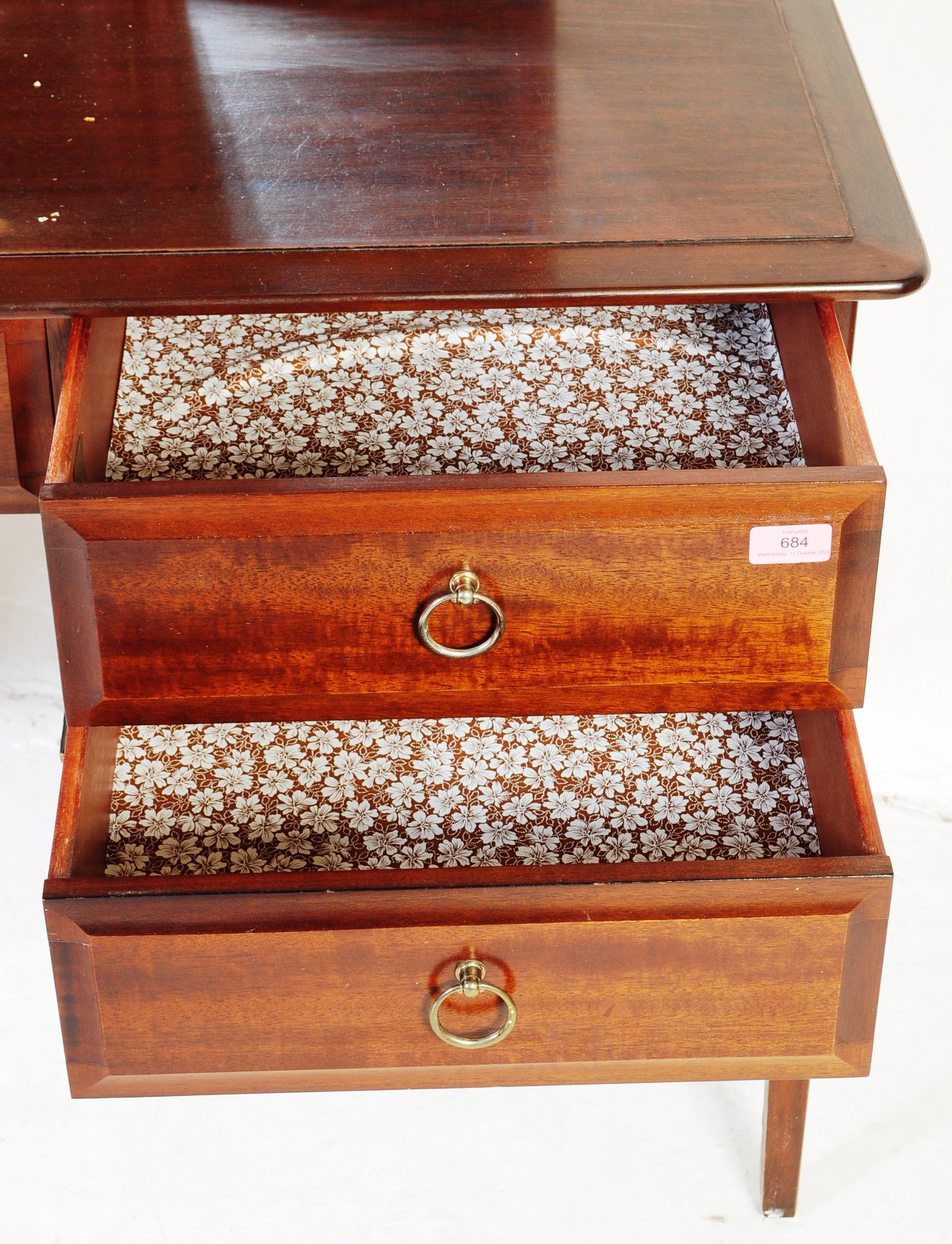 1980'S STAG MINSTREL CHERRY WOOD DRESSING TABLE - Image 6 of 10