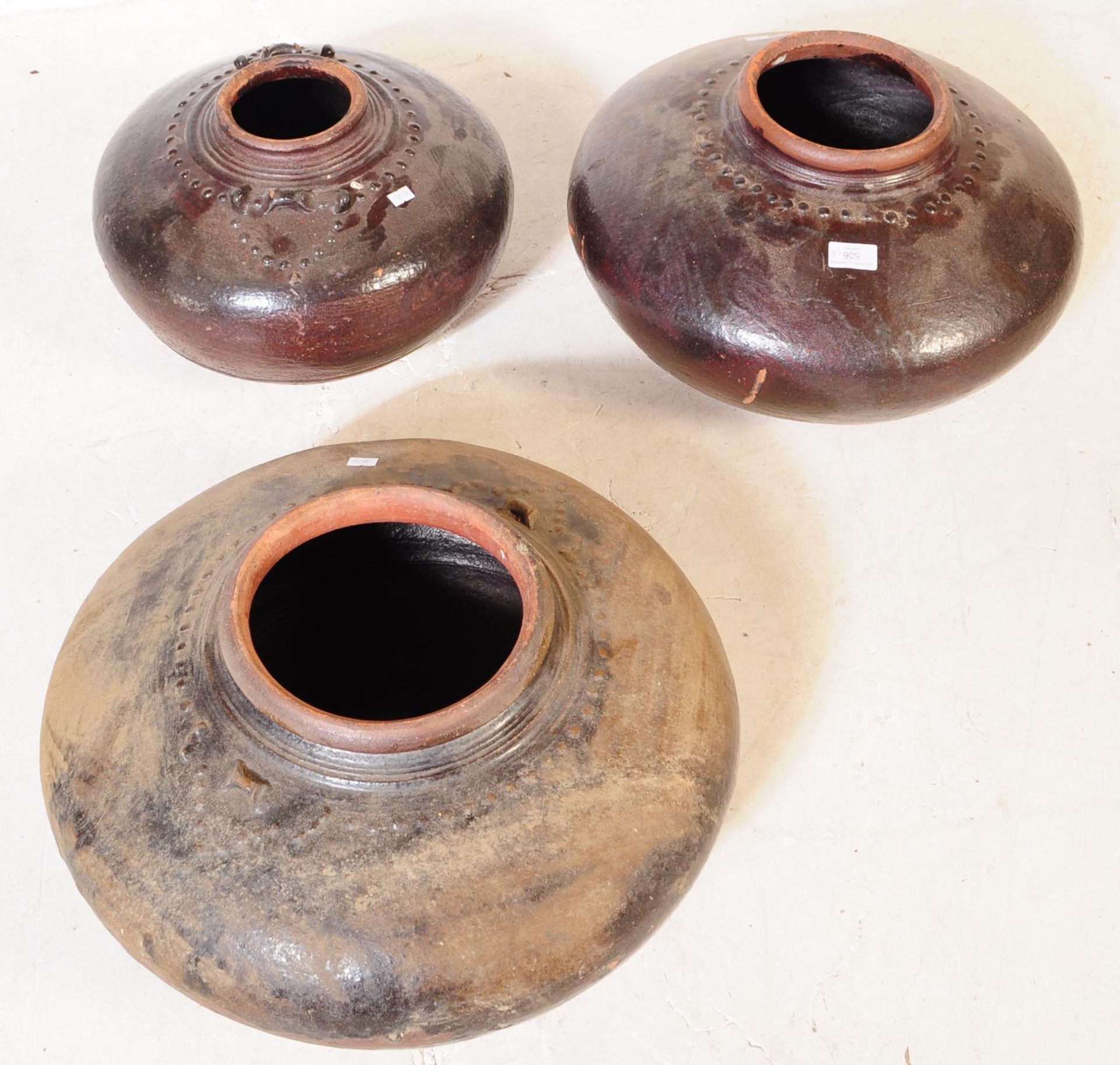 THREE EARLY 20TH CENTURY CHINESE BROWN EARTHENWARE POTS - Image 2 of 4