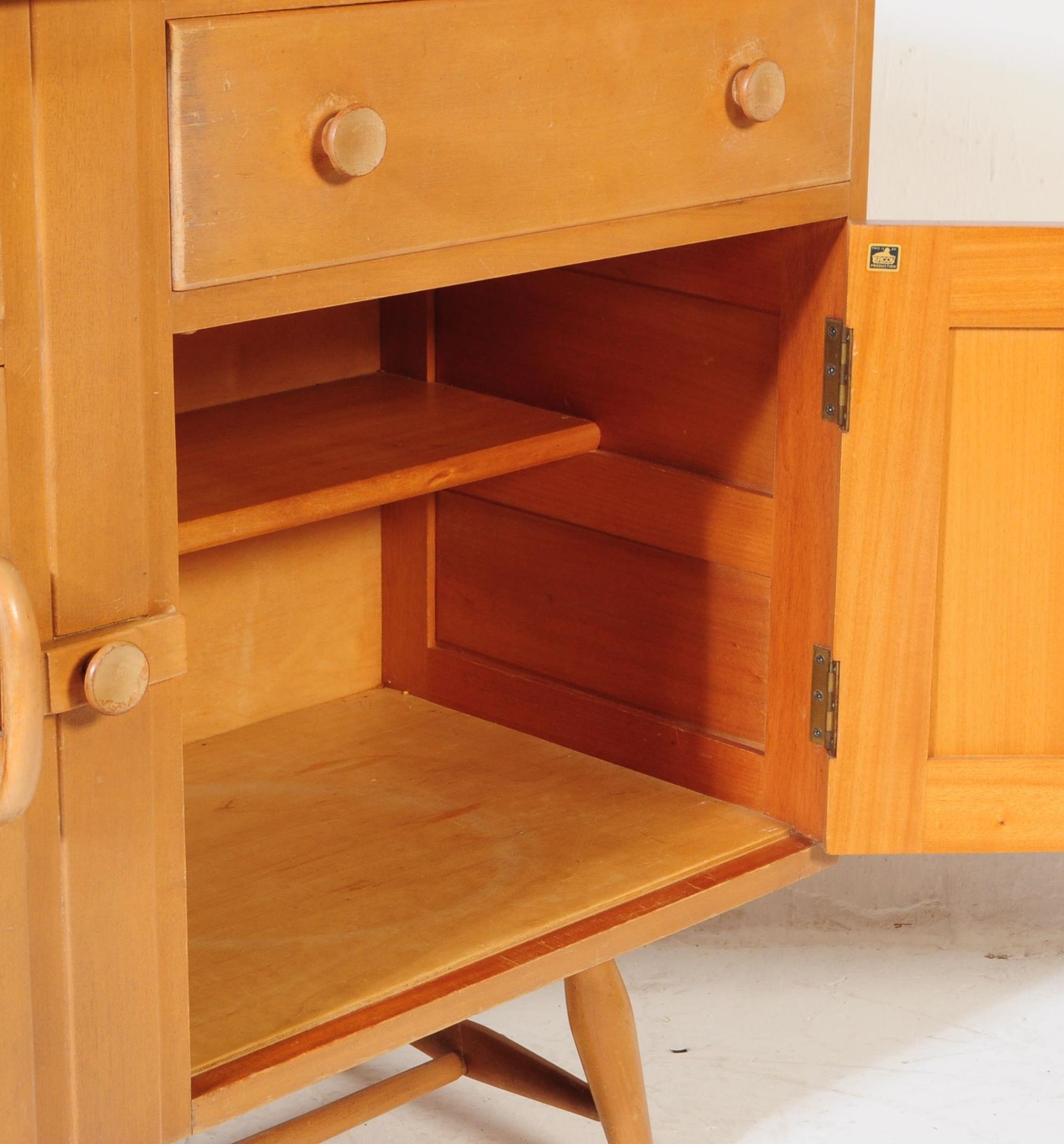 MID CENTURY 1950S ERCOL BLOND BEECH & ELM SIDEBOARD - Image 5 of 7