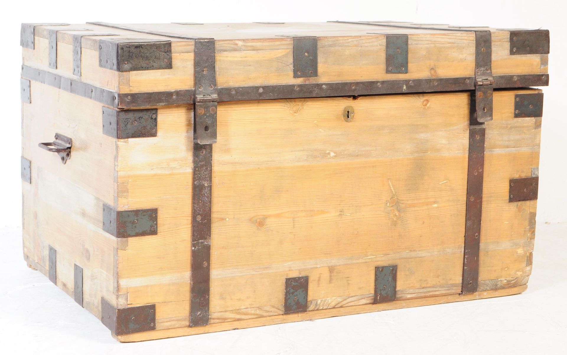 LARGE 19TH CENTURY VICTORIAN TRAVELLING CHEST STRONG BOX