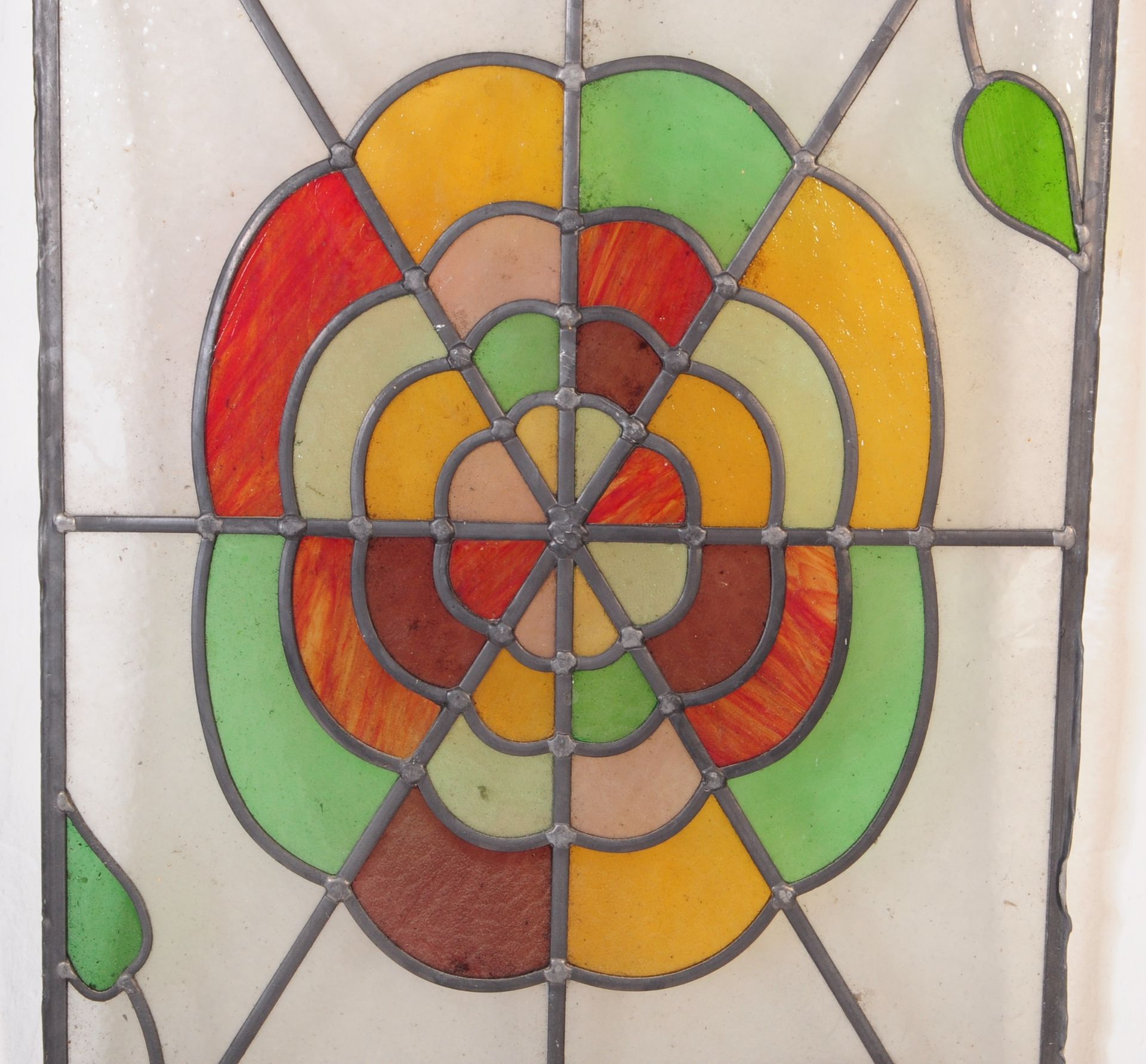 19TH CENTURY STAINED GLASS WINDOW WITH CENTRAL CREST - Image 2 of 5