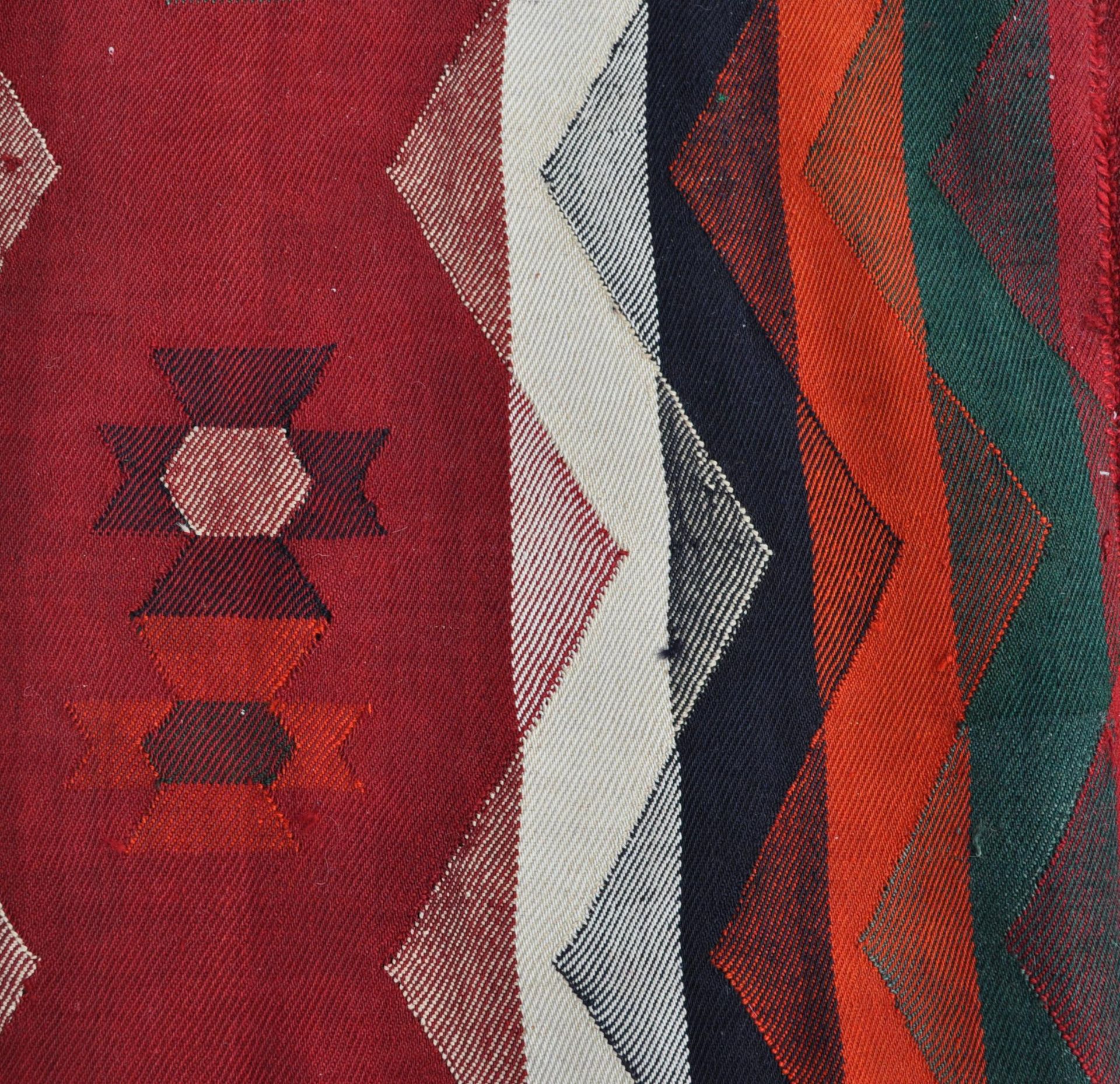 20TH CENTURY SOUTH WEST PERSIAN JAJIM KILIM RUG - Image 2 of 4