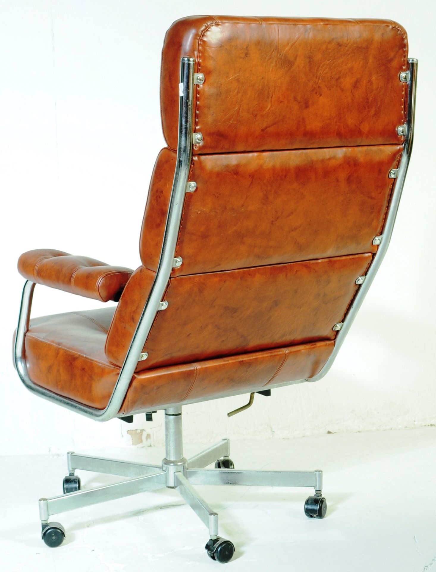 1970S TAN LEATHER & CHROME LOUNGE SWIVEL CHAIR - EKORNES STYLE - Image 3 of 5