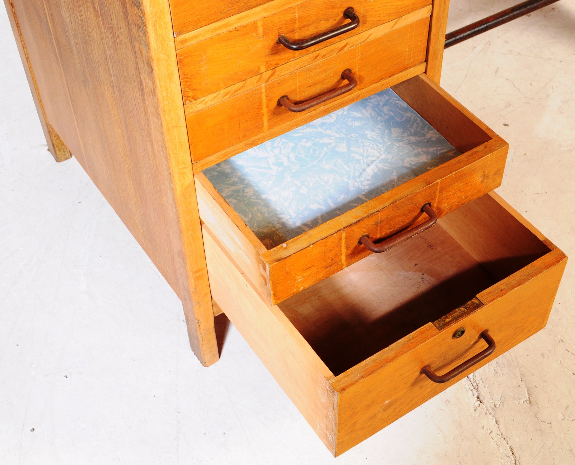 LEBUS - RETRO MID 20TH CENTURY OAK SCHOOL DESK - Image 3 of 6