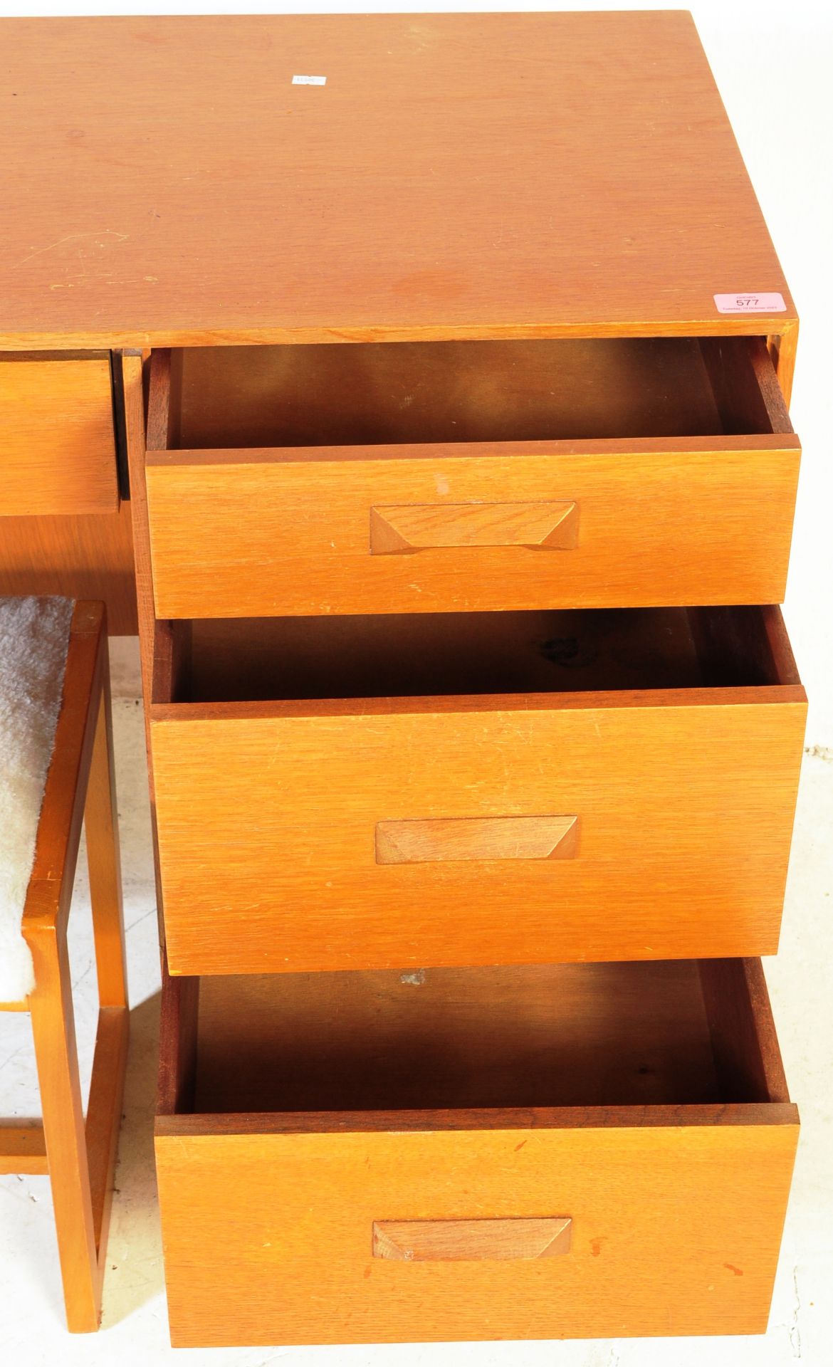 MID 20TH CENTURY OAK STAG FURNITURE DRESSING TABLE - Image 6 of 9