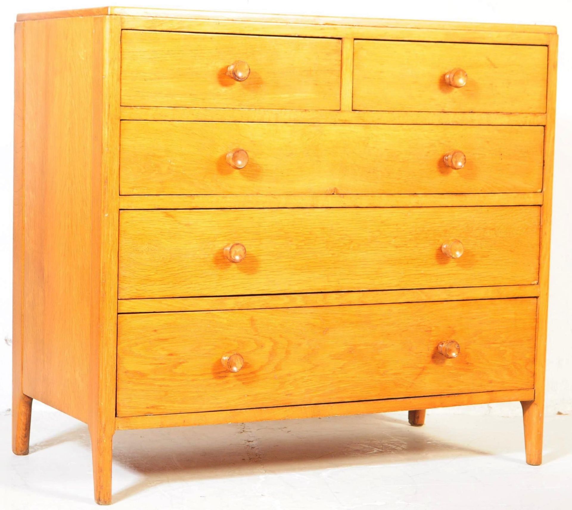 BRITISH MODERN DESIGN - MID CENTURY OAK CHEST OF DRAWERS