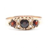 HALLMARKED 9CT GOLD GARNET & SPINEL RING