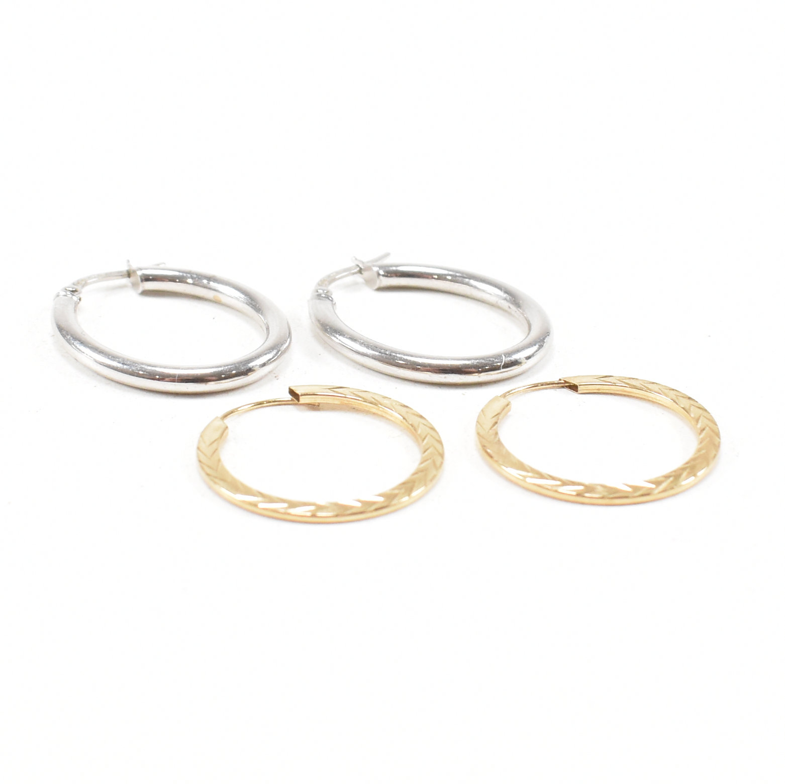 9CT WHITE GOLD EARRINGS & YELLOW METAL EARRINGS - Image 5 of 7