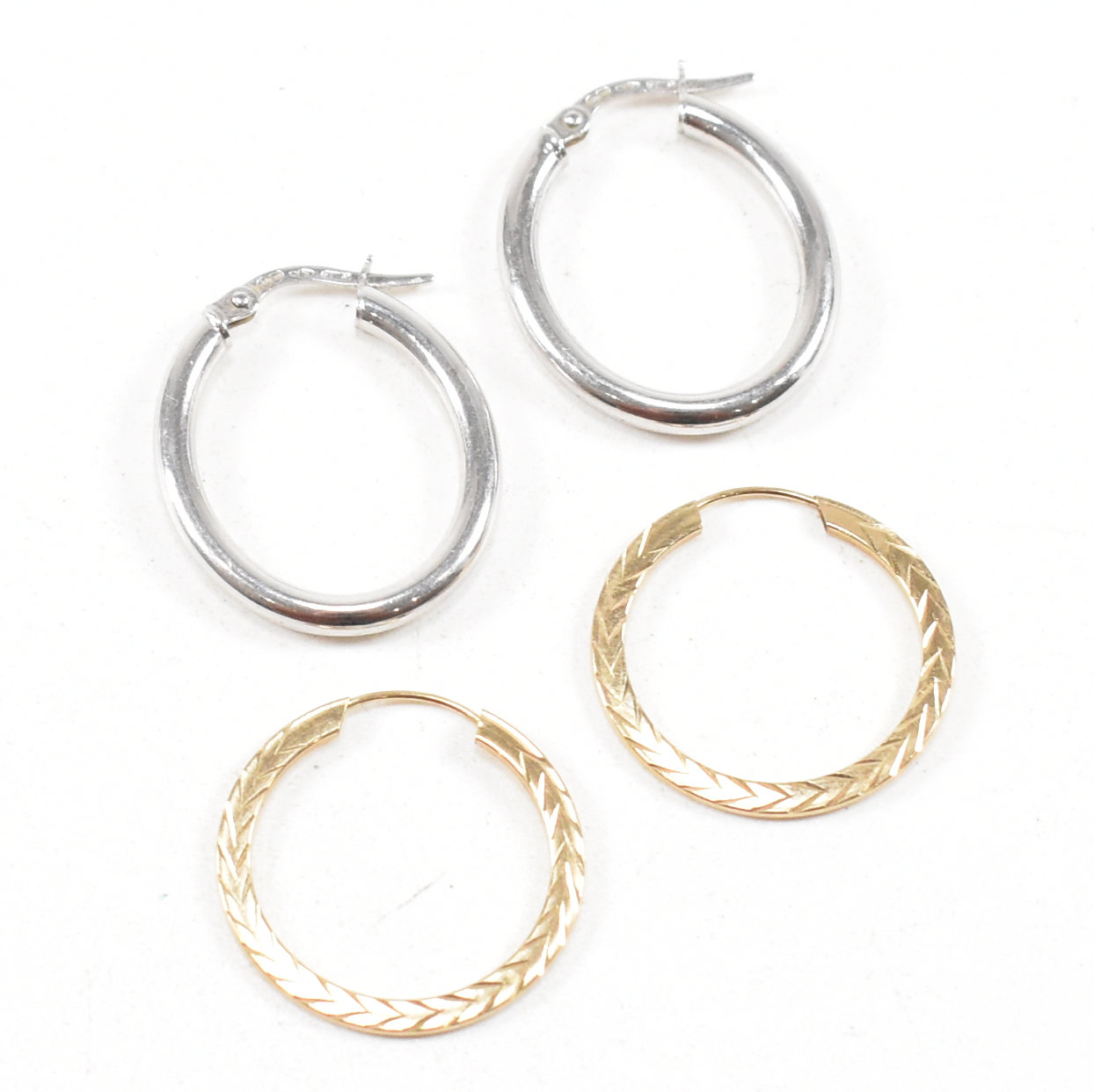 9CT WHITE GOLD EARRINGS & YELLOW METAL EARRINGS - Image 2 of 7