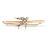 EARLY 20TH CENTURY 9CT GOLD & PEARL SWALLOW BAR BROOCH