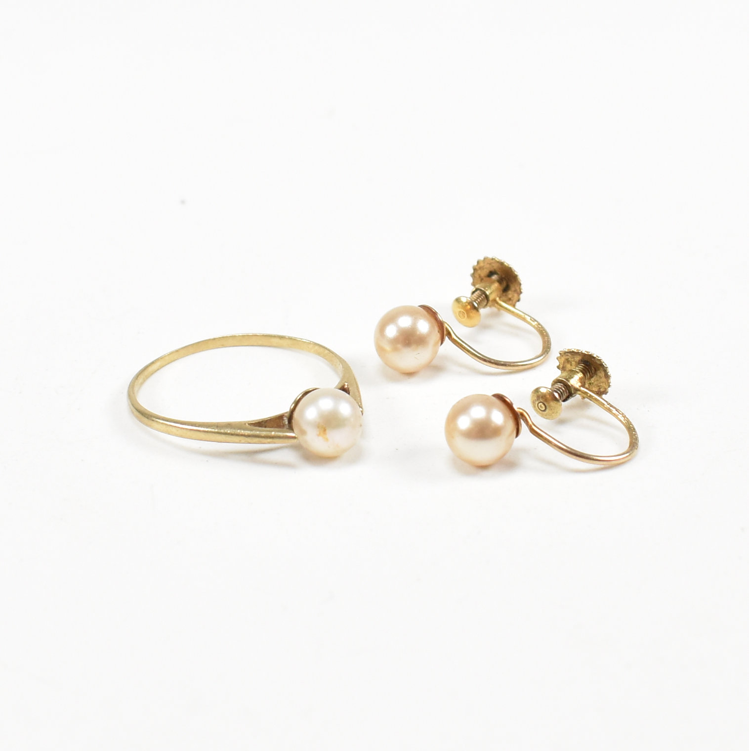 VINTAGE HALLMARKED 9CT GOLD SCREW BACK EARRINGS & RING - Image 4 of 10