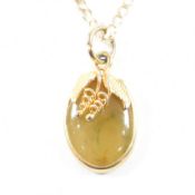 HALLMARKED 9CT GOLD CURB LINK CHAIN WITH A JADE PENDANT